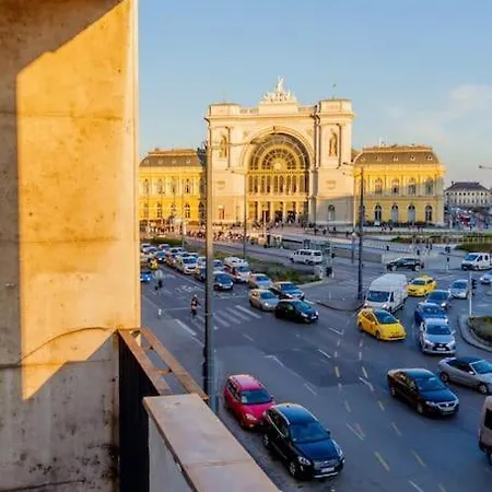 B20 Keleti Sunrise Panoramic Апартаменты