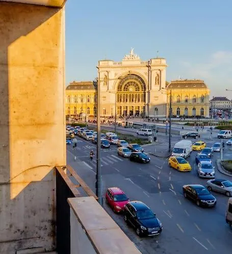 B20 Keleti Sunrise Panoramic Appartement