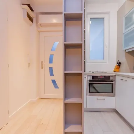 B20 Keleti Sunrise Panoramic Appartement *
